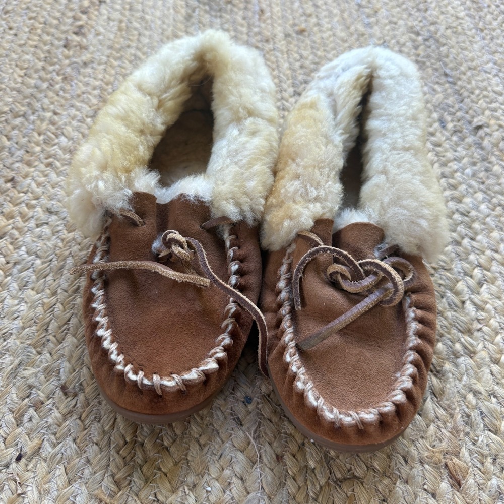 LL Bean Wicked Good Moccasins Brown Suede Shearling Slippers Womens 7 130484